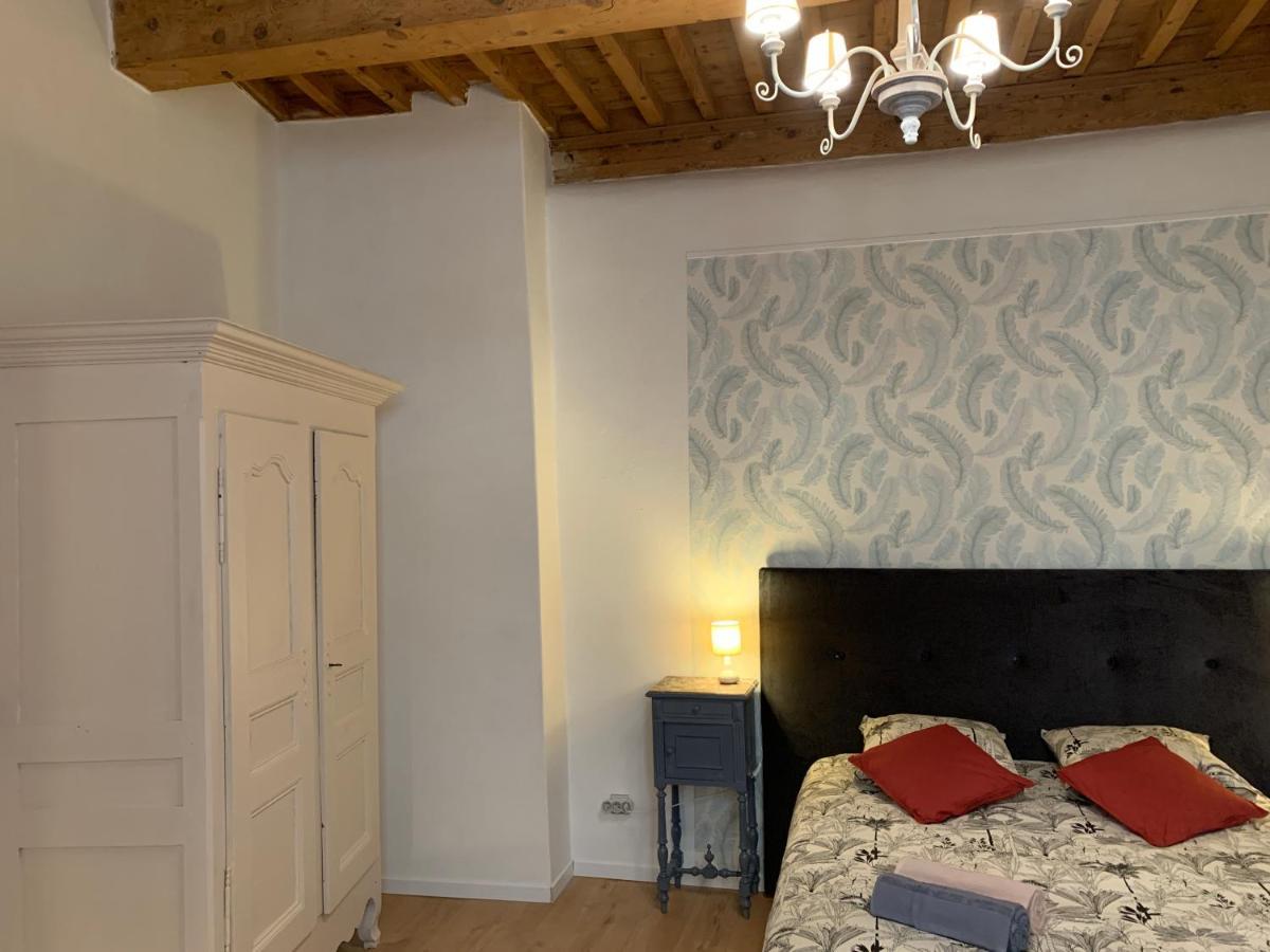 Appartement De Charme Dans Le Coeur Historique D'Uzes Exterior photo
